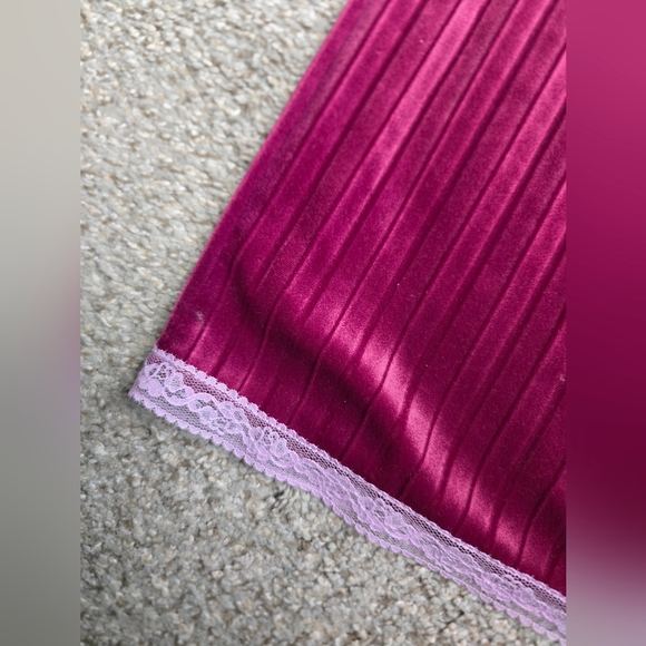 Old Navy Fuchsia Velvet Pleated Skirt - Picture 2 of 4